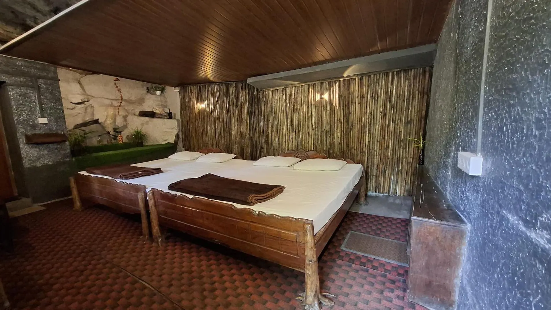 Escape Natural Farm Stay - Cave Kanthalloor Indien